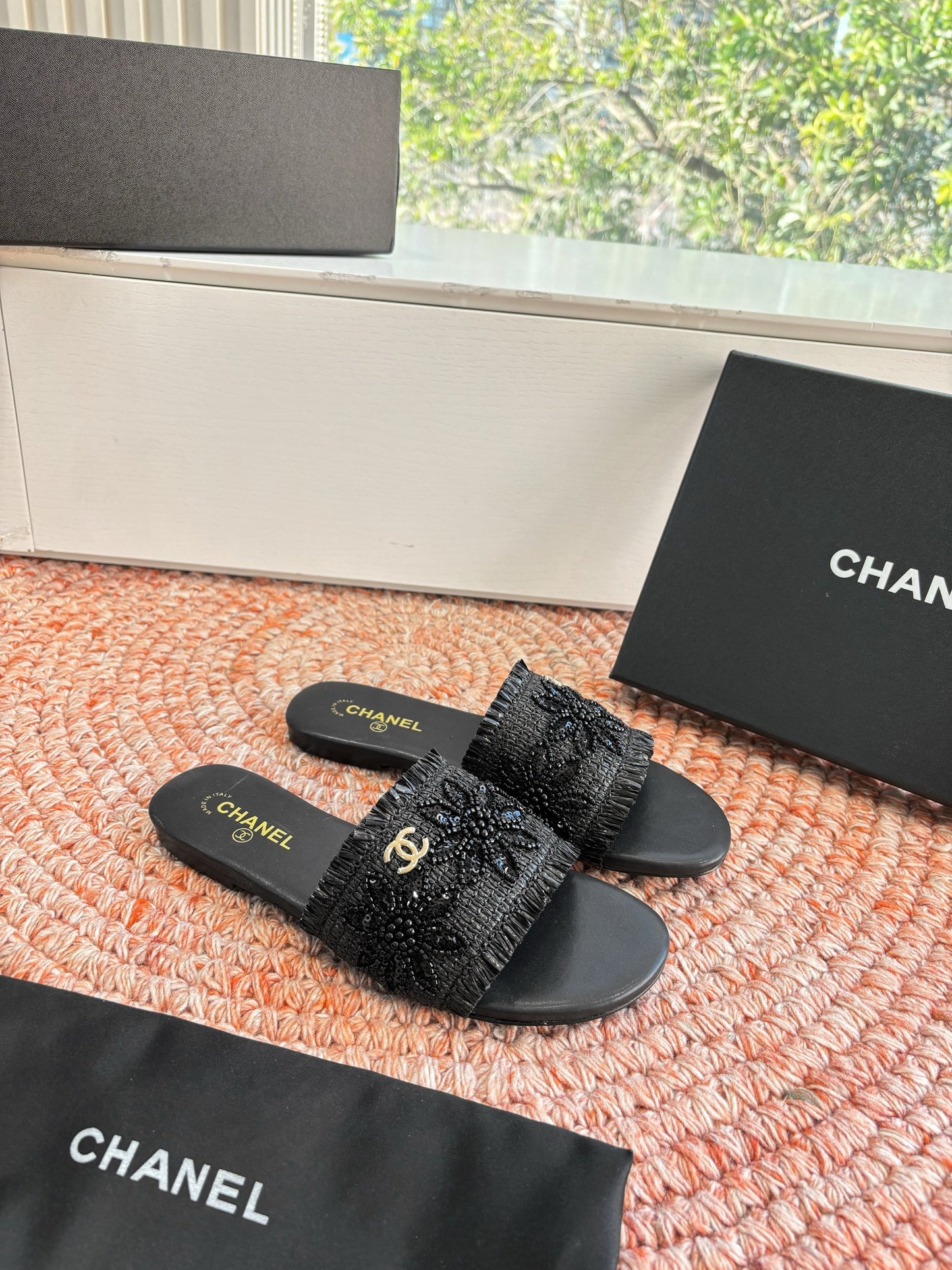 CC 26s Slippers Black Fabric Sheepskin 648230