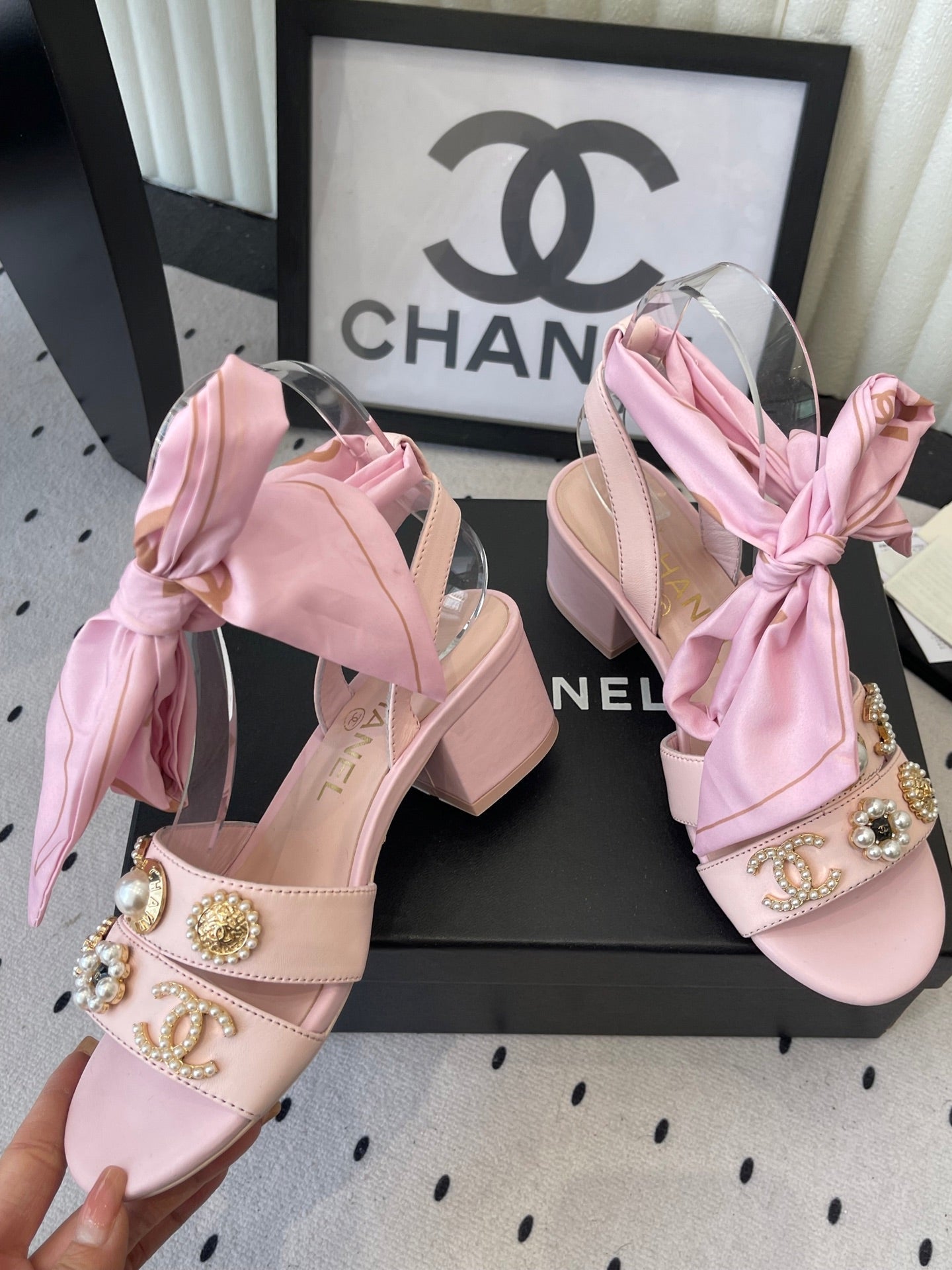 CC 26s Sandals 55 White Sheepskin Mixed Gold Charm 650084
