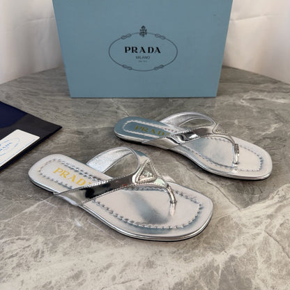 Prada 2026 Flipflops Patent Leather 789406