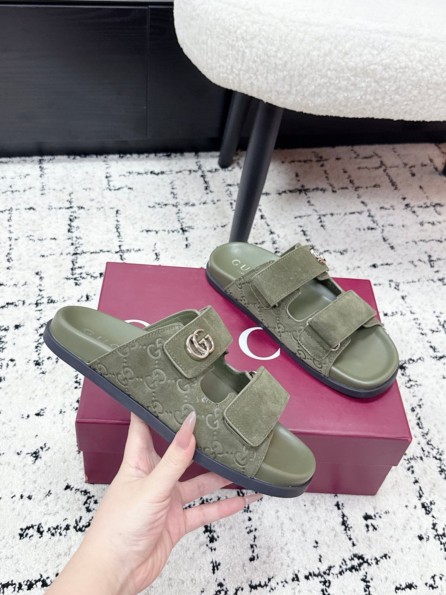 GG 26SS Sandals Olive Green Suede Sheepskin 641460