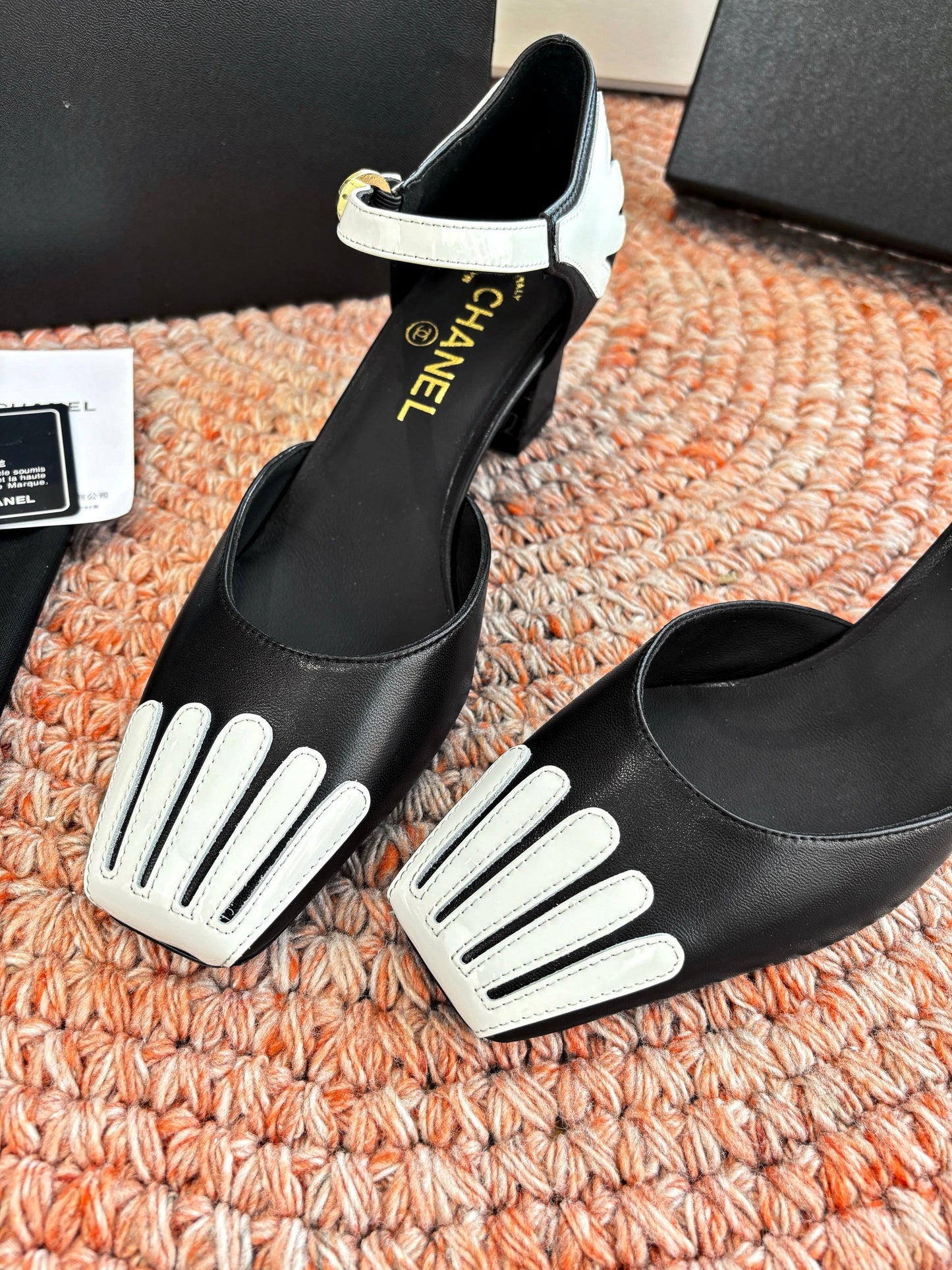 CC 26s Mary Jane Sandals Black White Sheepskin 648193