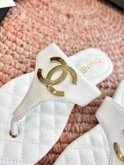 CC 26s Thong Sandals White Sheepskin 648258