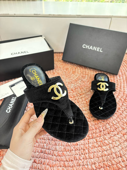 CC 26s Thong Sandals Black Suede Leather 648262