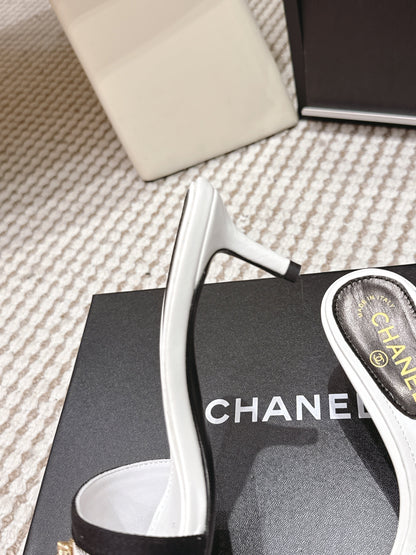 CC 26s Stiletto Sandals 55 White Black Leather 652572