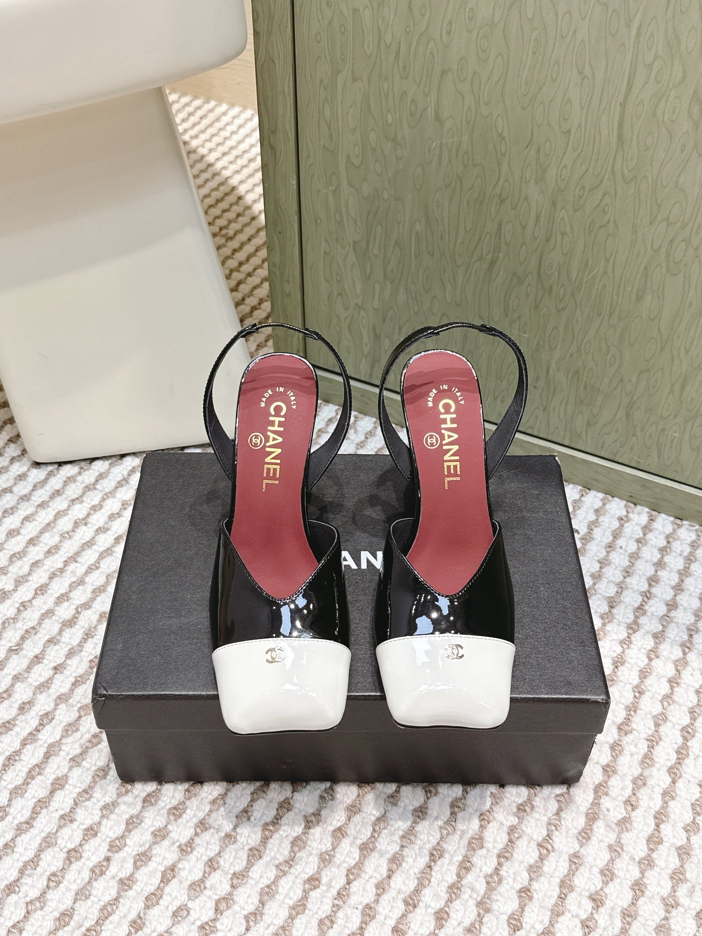 CC 26s Mary Jane Sandals 90 Black White Patent Leather 653549