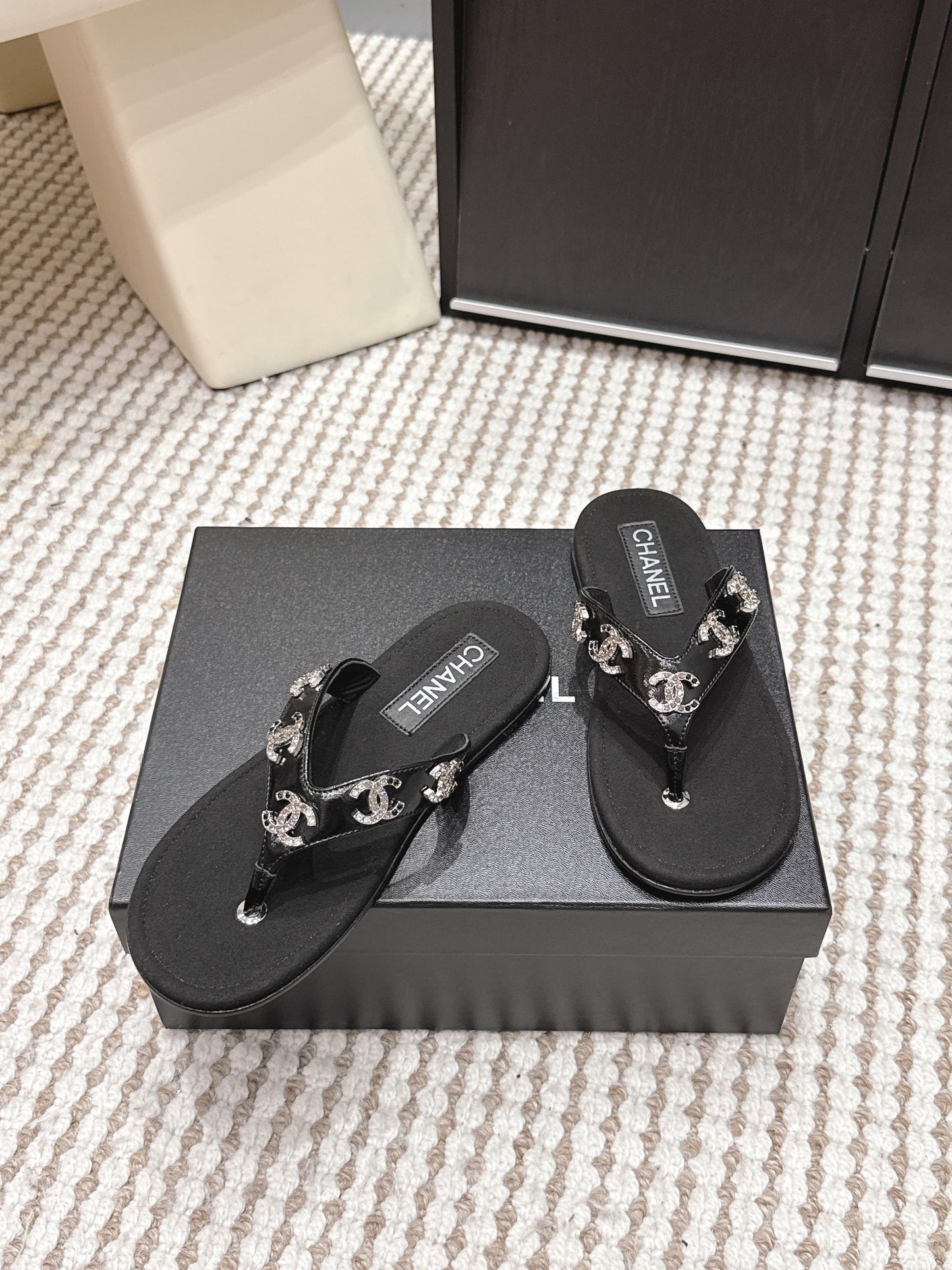 CC 26s Thong Sandals Black Suede Sheepskin Sliver Charm 632357