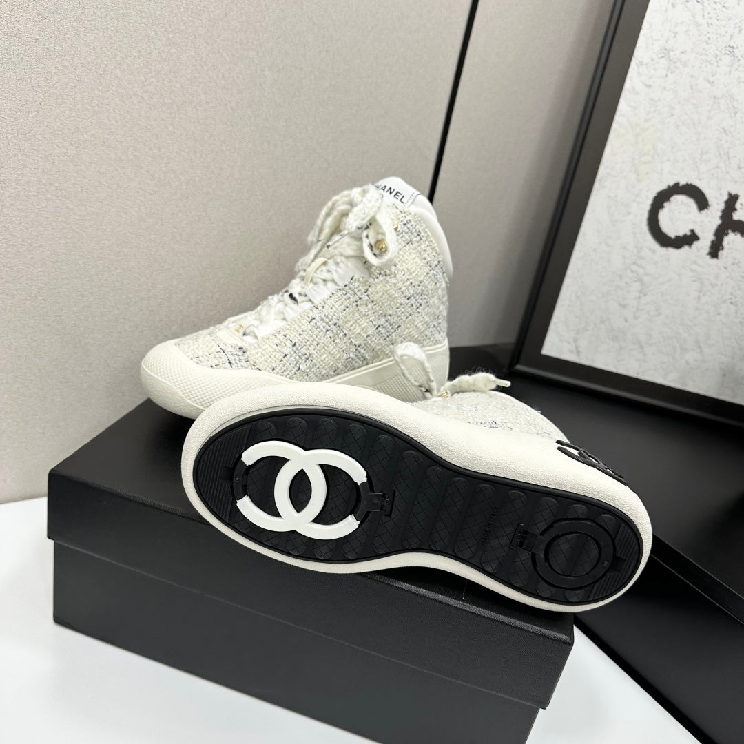 CC 26s Casual Sneakers Ivory Black Fabric Sheepskin 626369