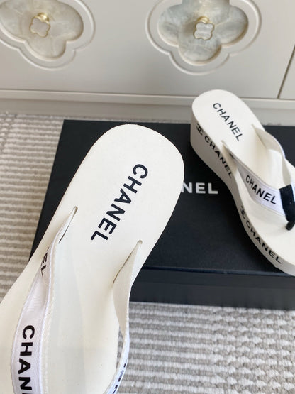 CC 26s Thong Sandals 65 White Rubber Leather 647673