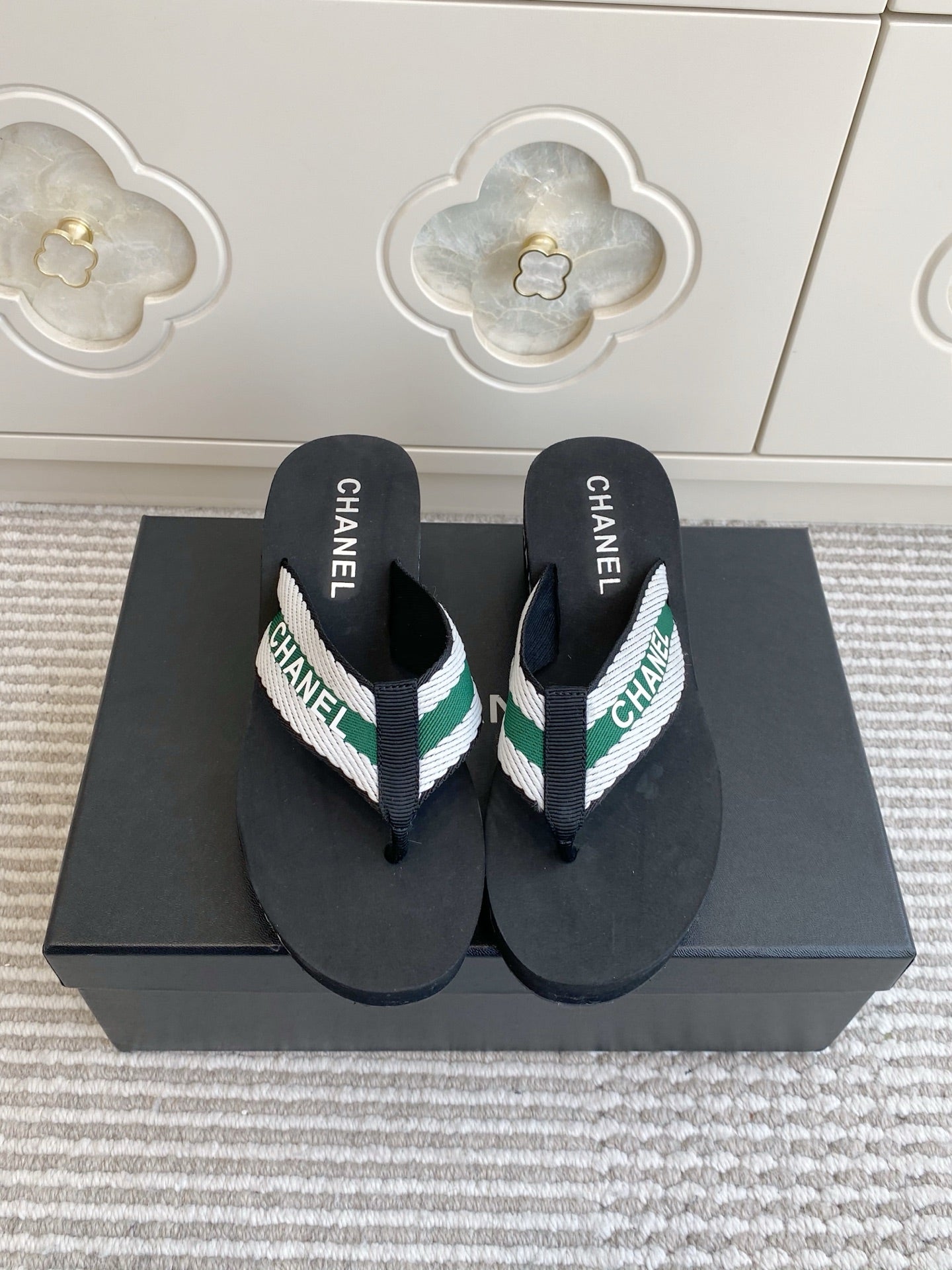 CC 26s Thong Sandals 65 Black White Green Rubber Leather 647676