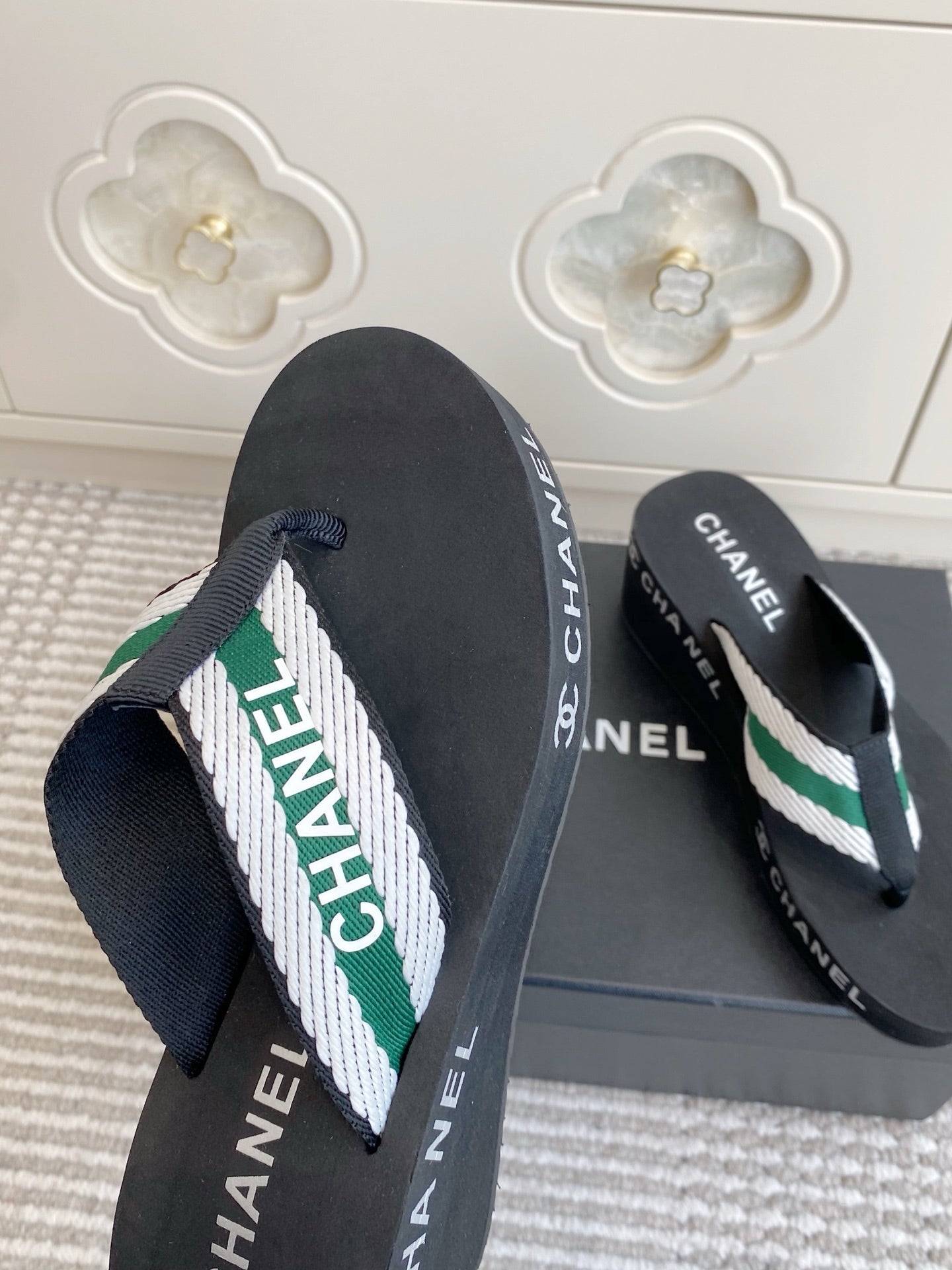 CC 26s Thong Sandals 65 Black White Green Rubber Leather 647676