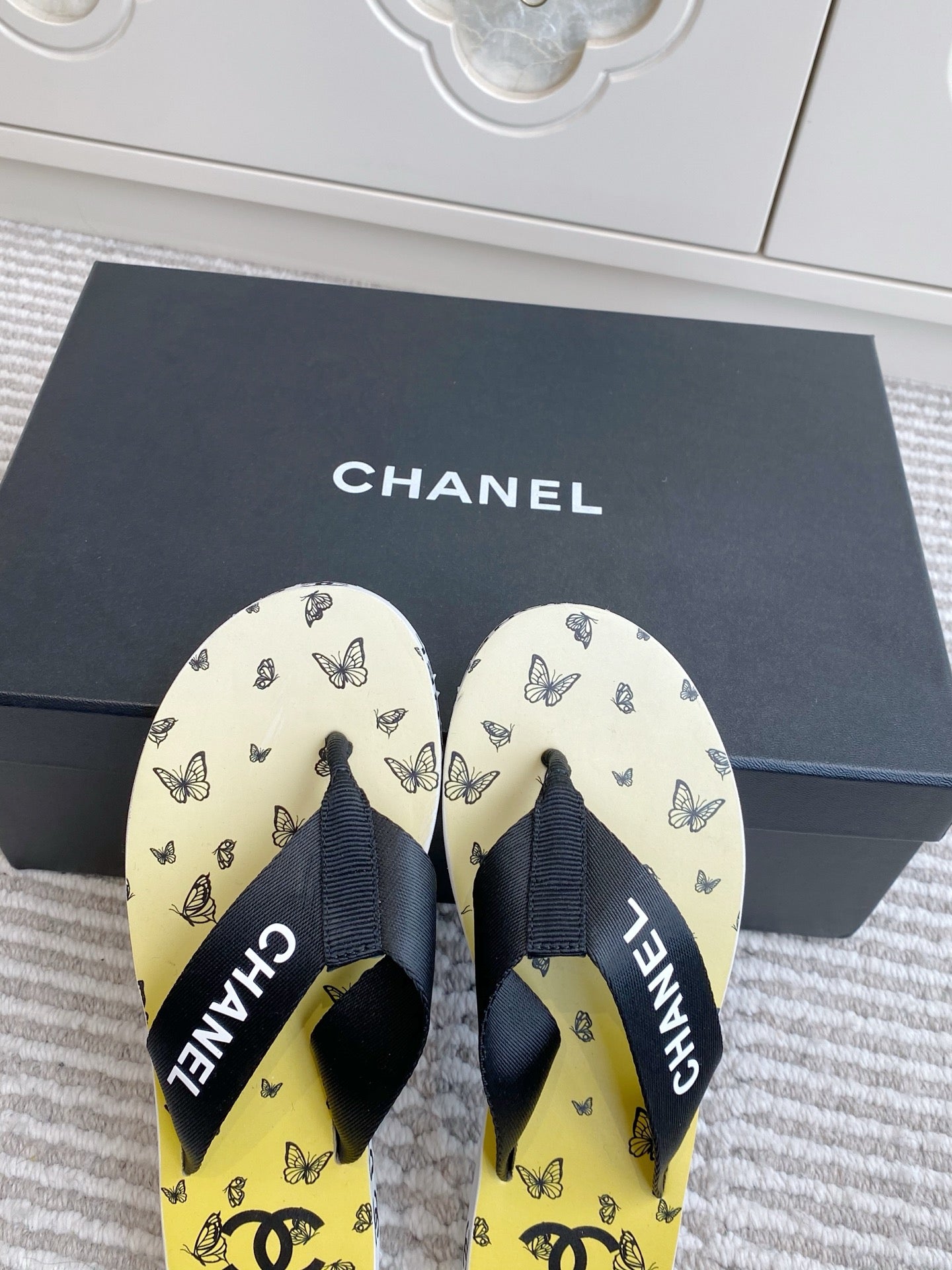 CC 26s Thong Sandals Yellow Pastel Rubber Leather 647680