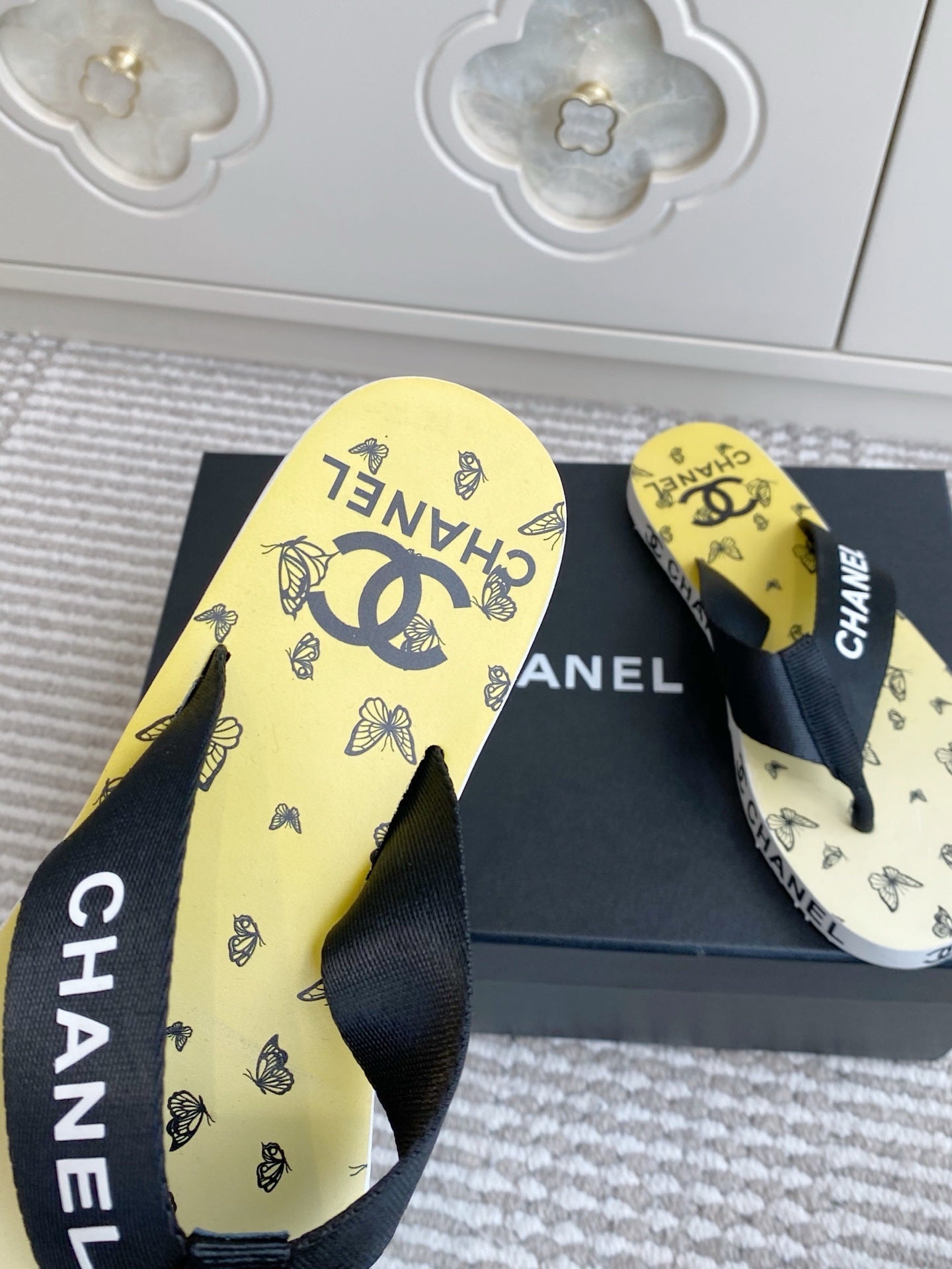 CC 26s Thong Sandals Yellow Pastel Rubber Leather 647680