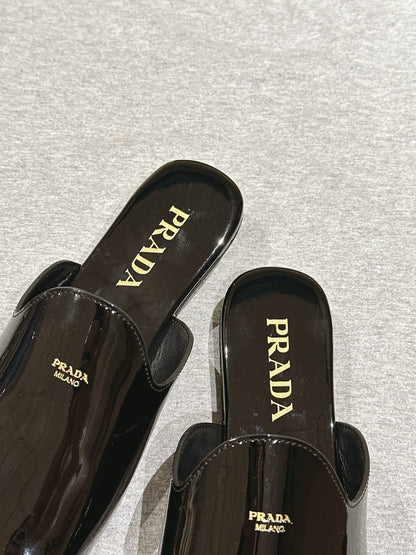 PRA 2026S Flats Mule Black Patent Leather 657680
