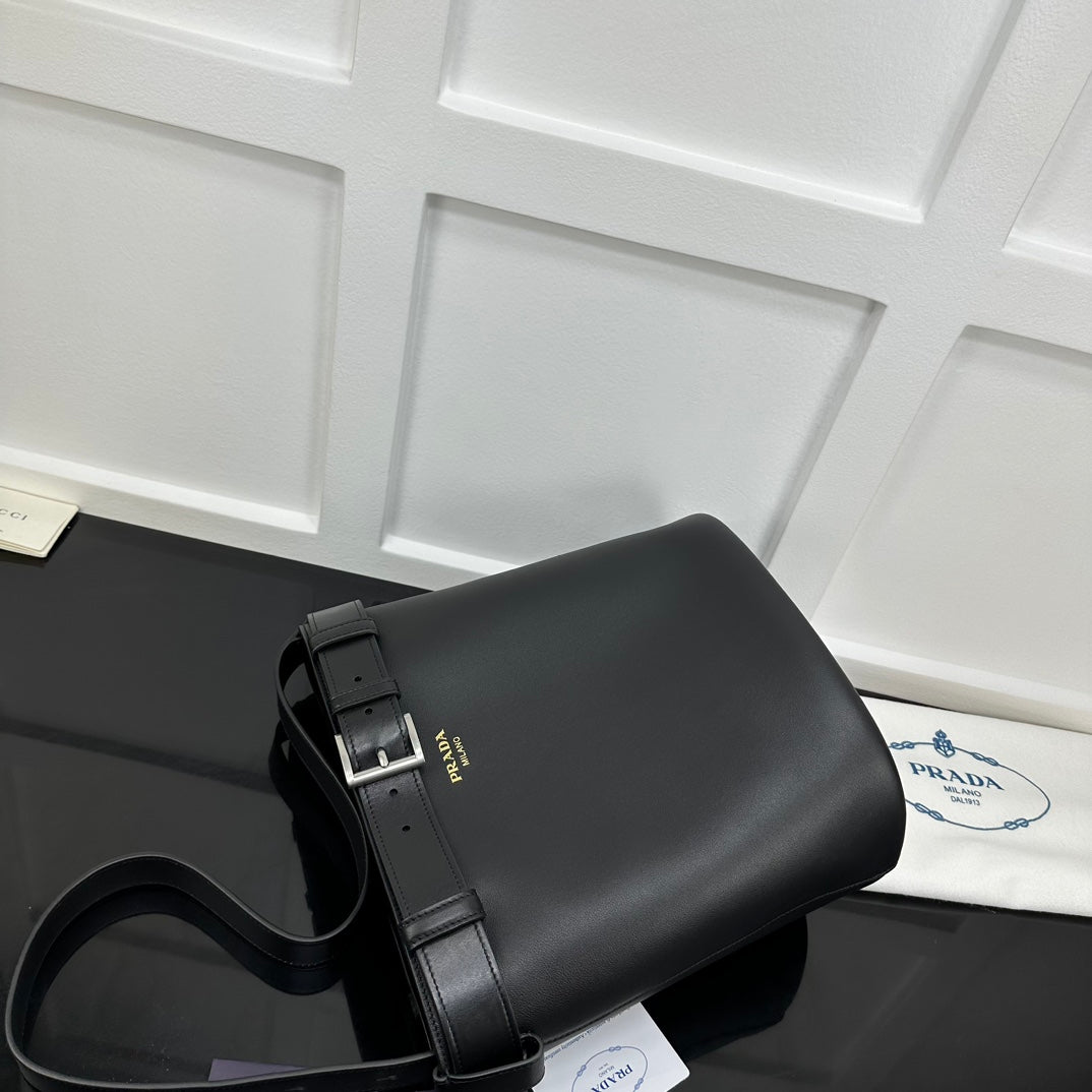 Prada 2026 Medium Bucket Bag 29cm Calfskin