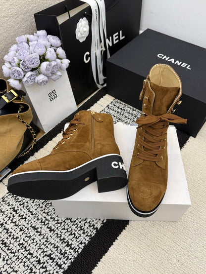 CC 26 Combat Boot Tan Black Suede 588798