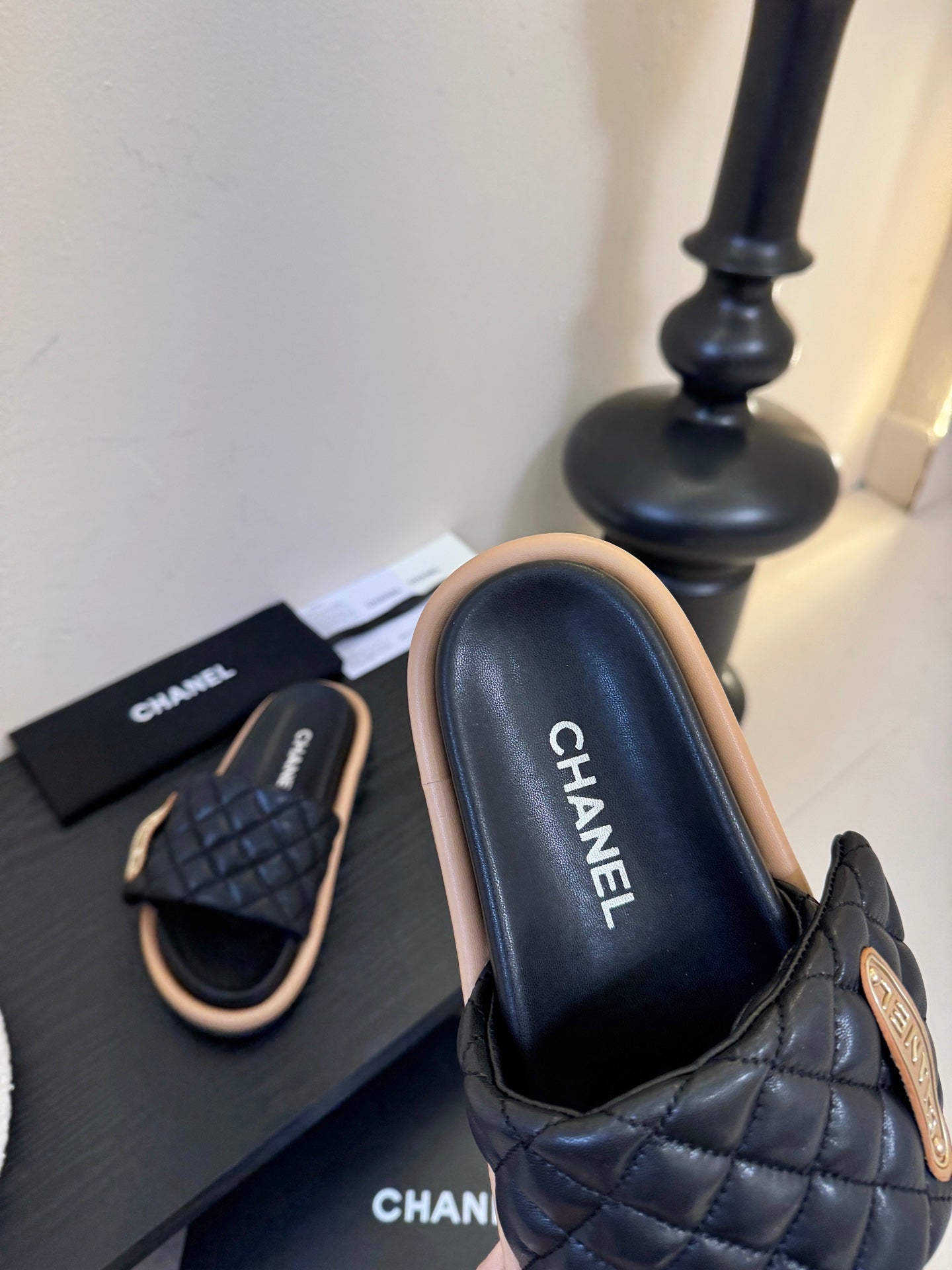 CC 26s Slippers Black Beige Sheepskin 627174