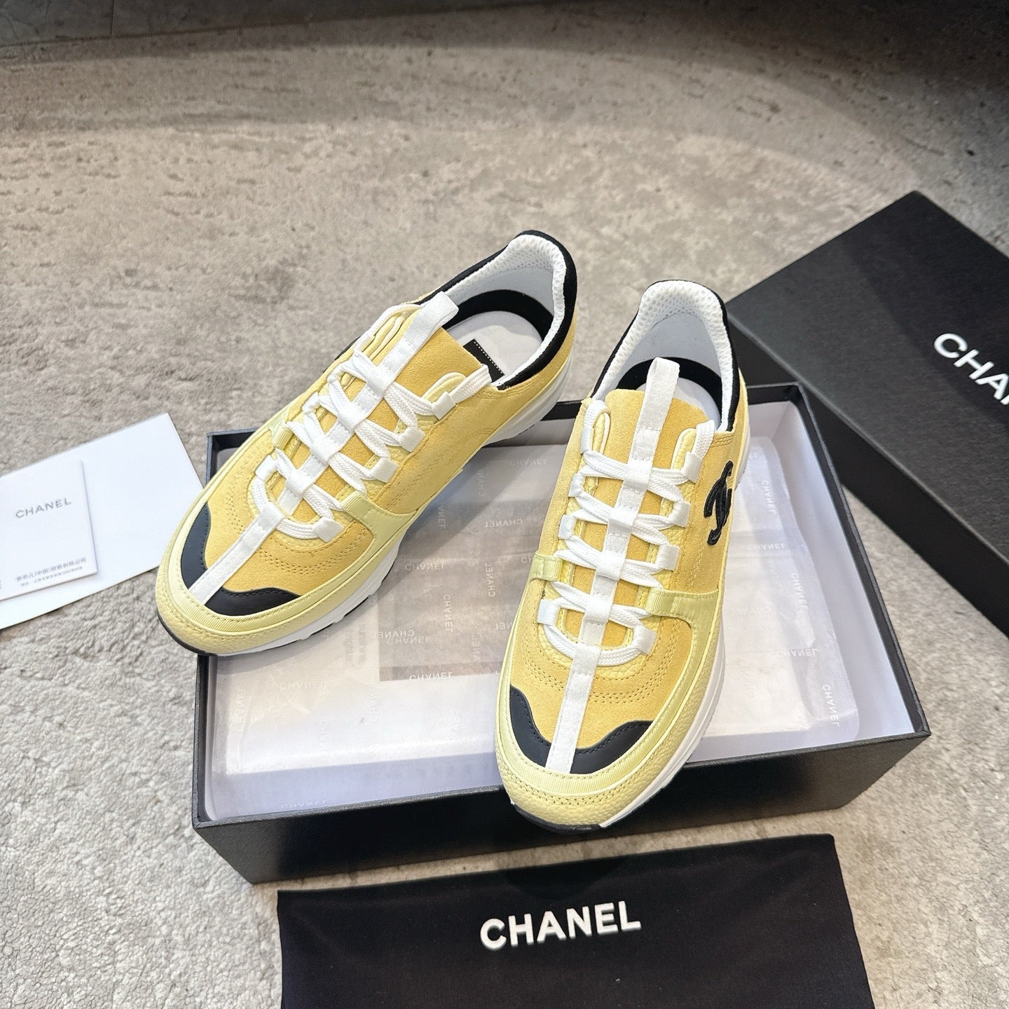 CC 26s Sneaker Yellow Suede 647433