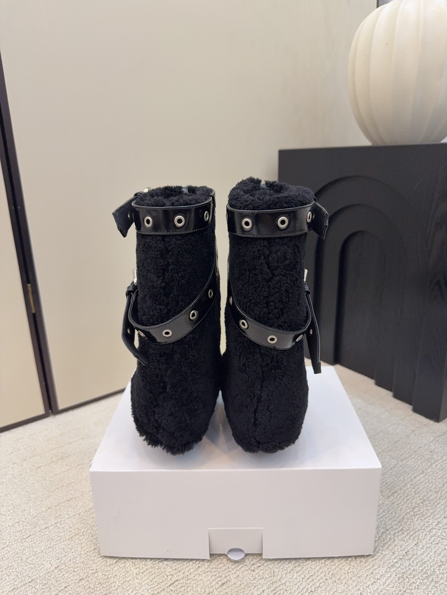 CC 26 Ankle Boot With Buckle Black Cowhide Wool 589111
