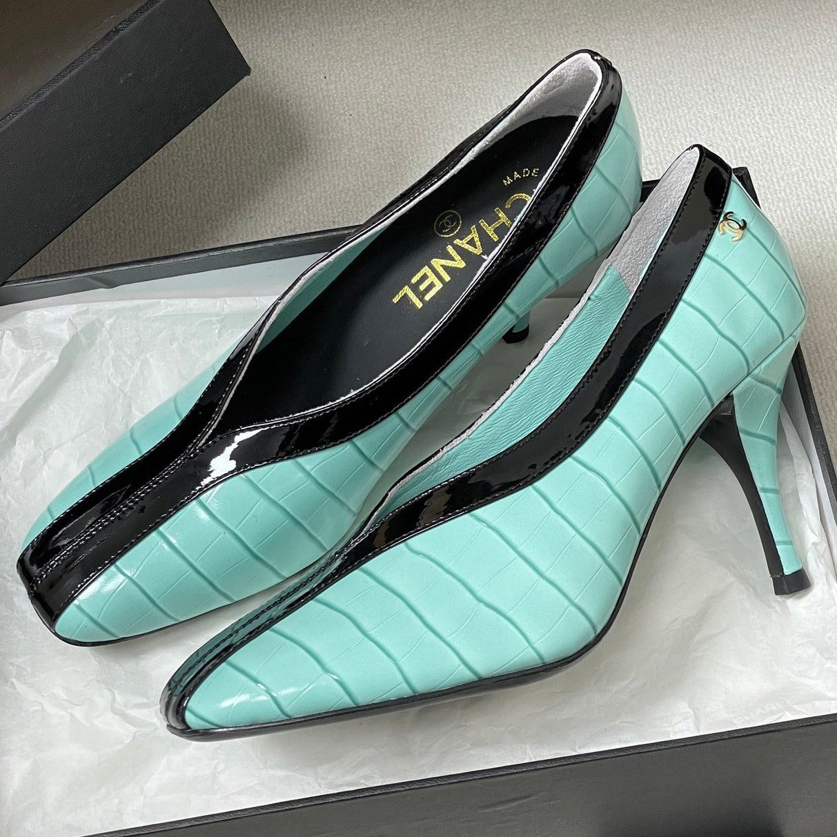 CC 26 Crocodile-embossed Pump Calfskin