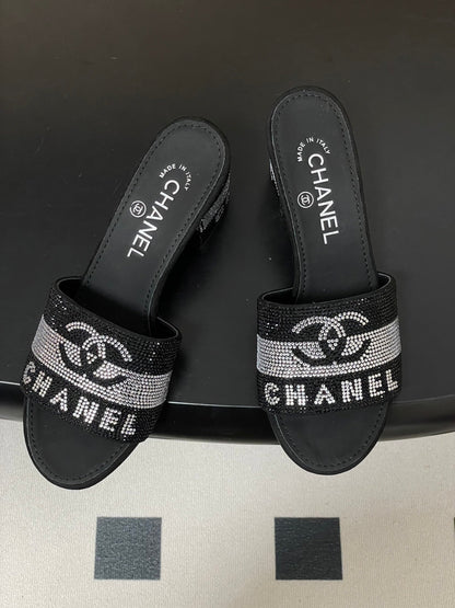 CC 26s  Sandals 70 Black Sheepskin Rhinestones 649513