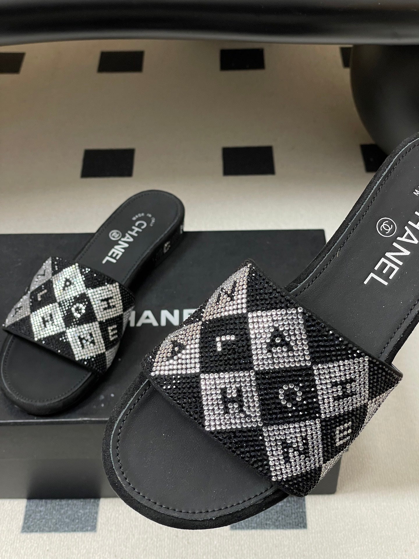 CC 26s Flat Sandals Black Sheepskin Rhinestones 649522