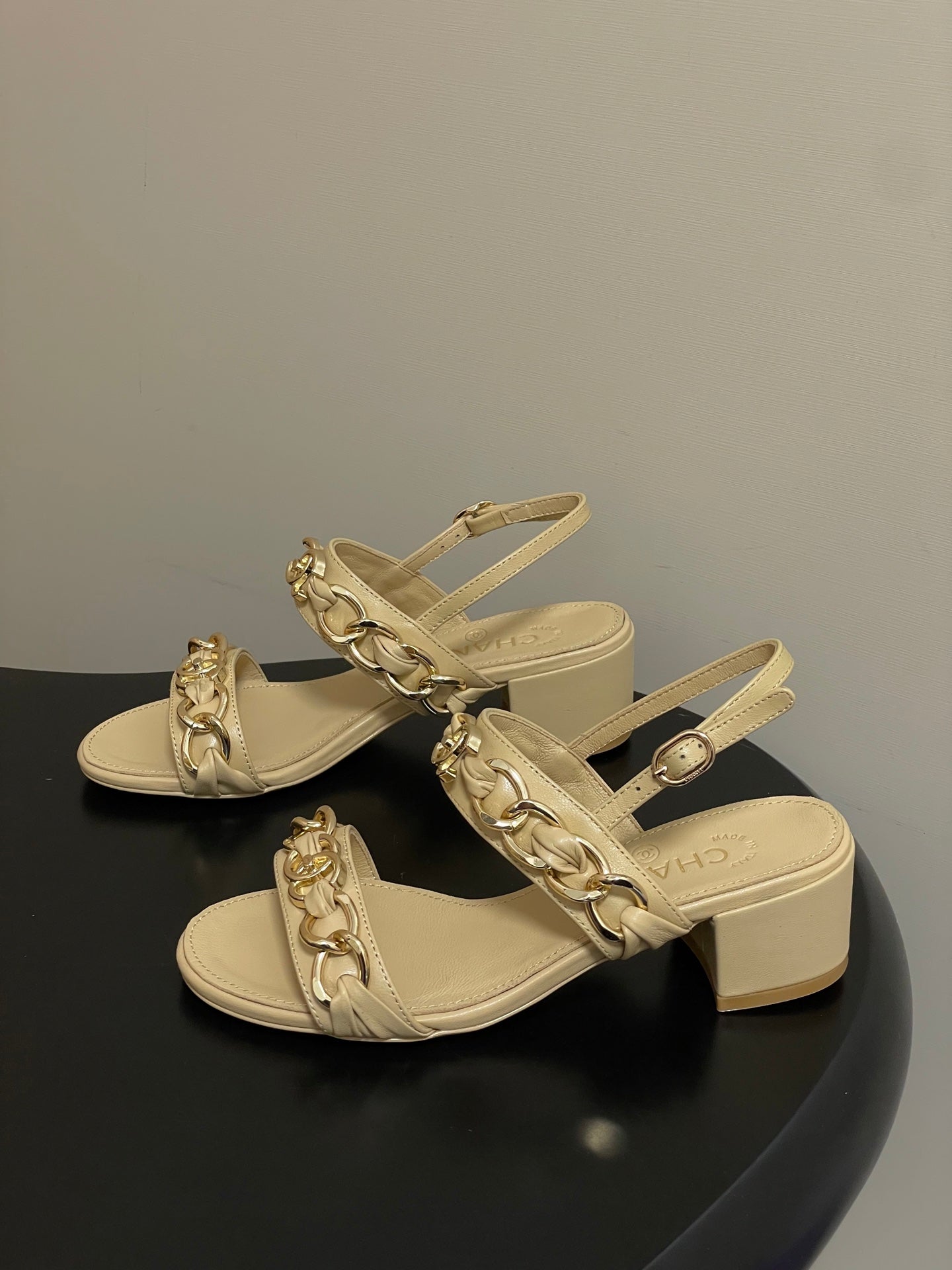 CC 26s Buckle Chain Sandals 55 Beige Sheepskin 649472