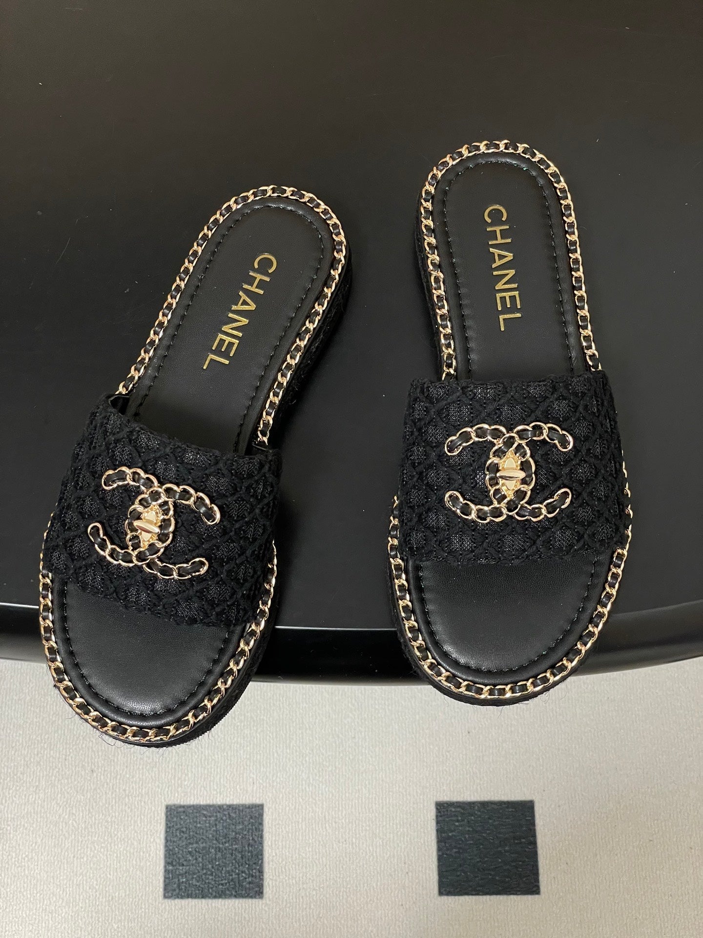 CC 26s Flat Slippers Black Gold Fabric Sheepskin 649487