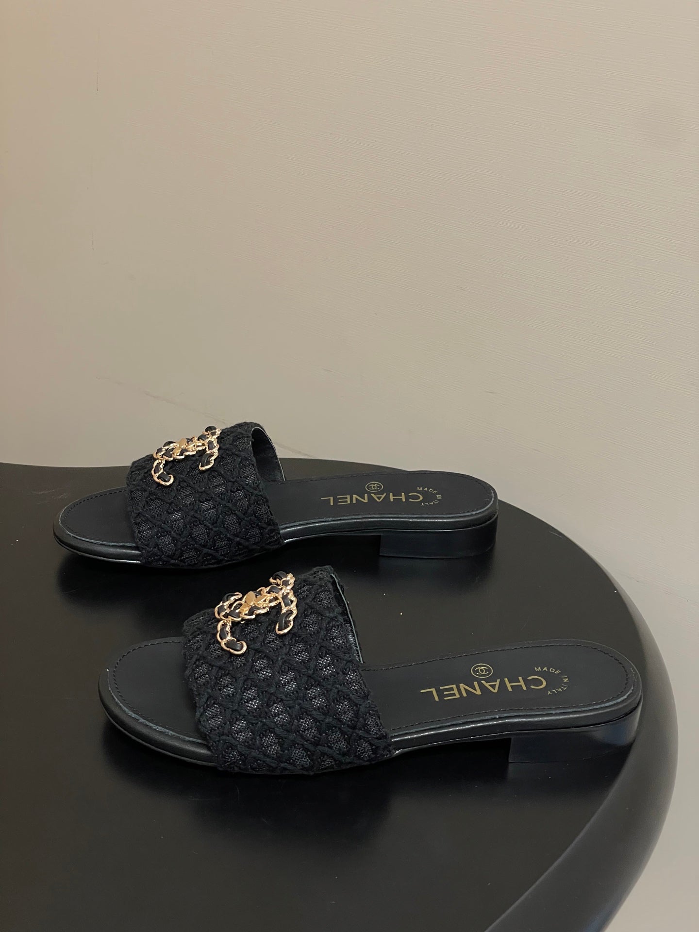 CC 26s Flat Slippers Black Fabric Sheepskin 649492