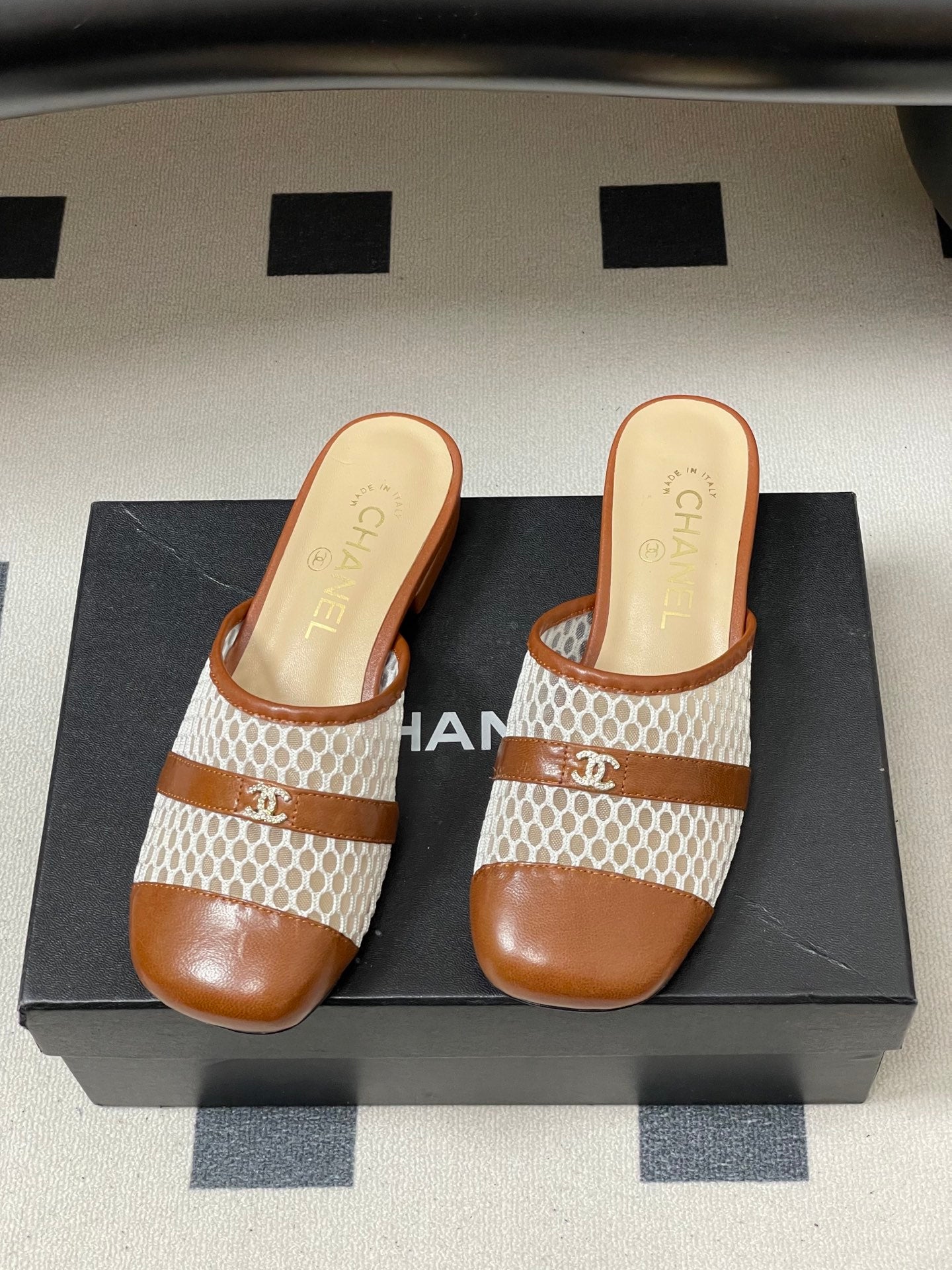 CC 26s High-Heeled Mules Camel Brown White Cowhide 649466