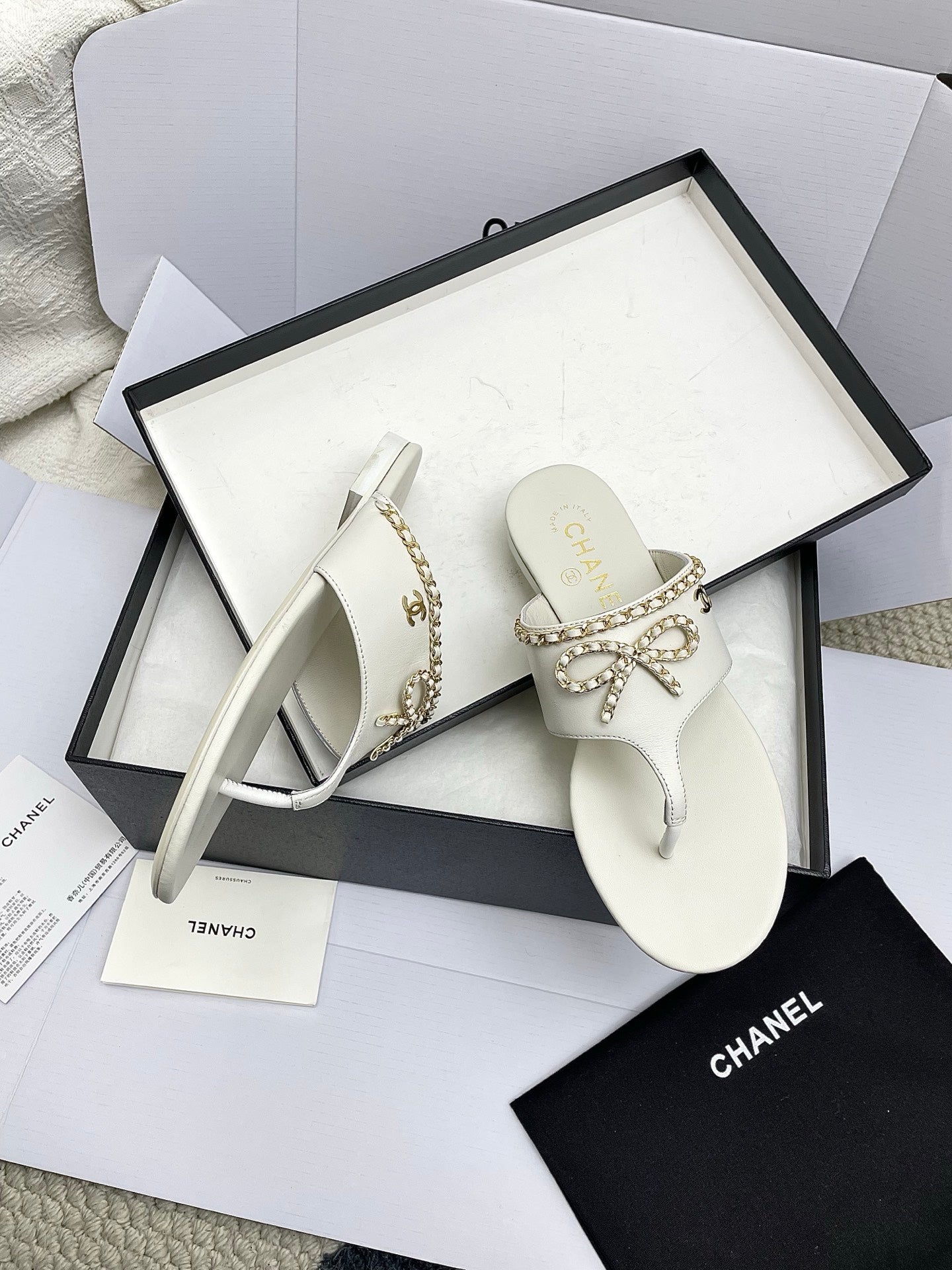 CC 26s Thong Sandals White Sheepskin 645323