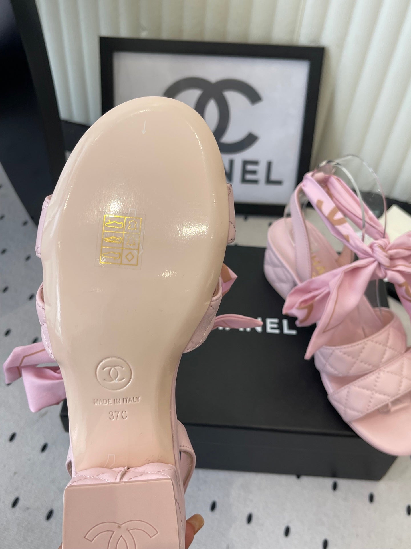CC 26s Sandals 55 Black Sheepskin 650078