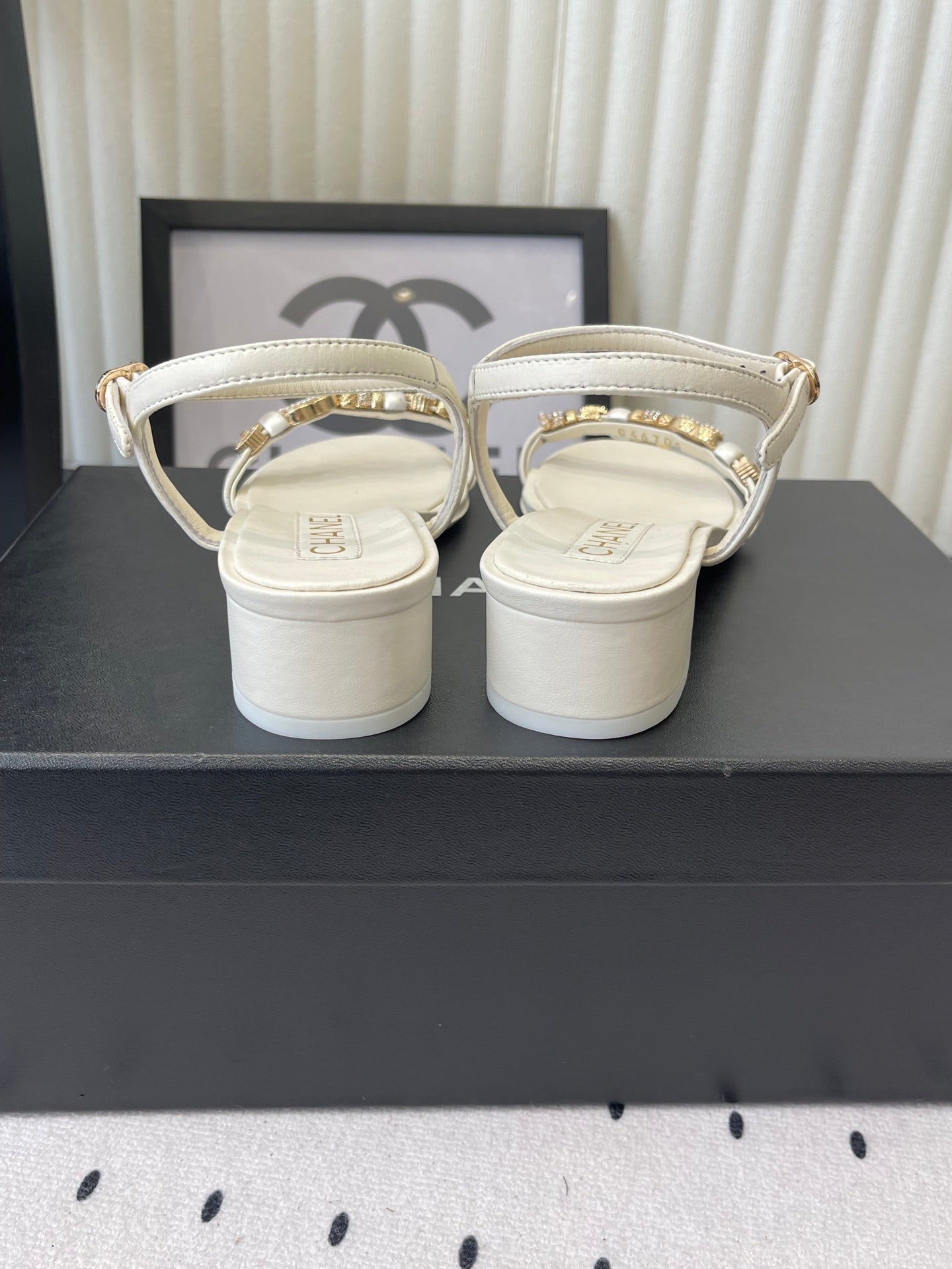 CC 26s Sandals 35 White Sheepskin Pearls 650098