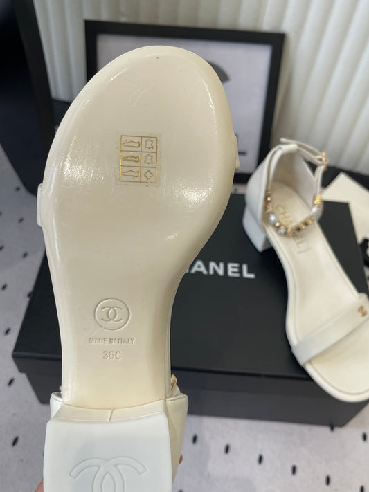 CC 26s Sandals 35 White Sheepskin 650105