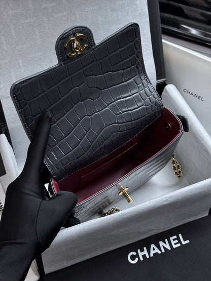 Chanel 2026 Crocodile Embossed Flap Bag 19.5cm Calfskin