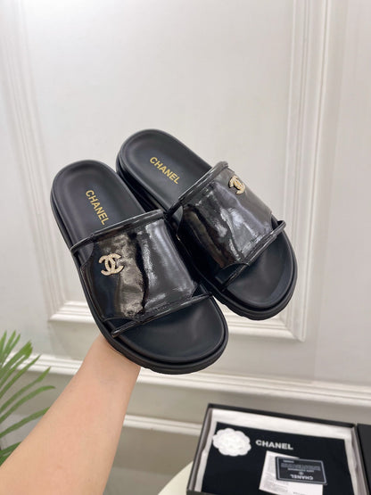 Chanel 2026 Platform Casual Slippers Patent Leather Sheepskin 831556