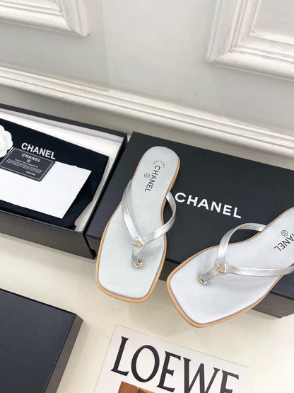 Chanel 2026 Double C Flip-Flops Leather Sheepskin 831459